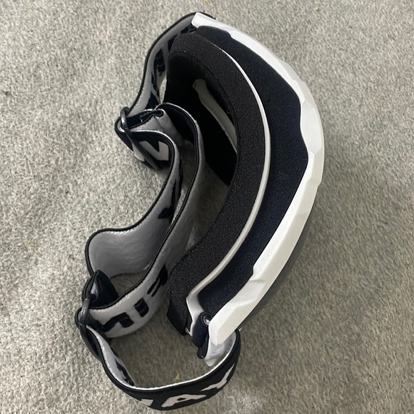 WHITE WOMAN’S SNOW MOBILE SKI SNOWBOARDING SNOW ACTIVITIES GOOGLES *NEW* - Picture 9 of 10